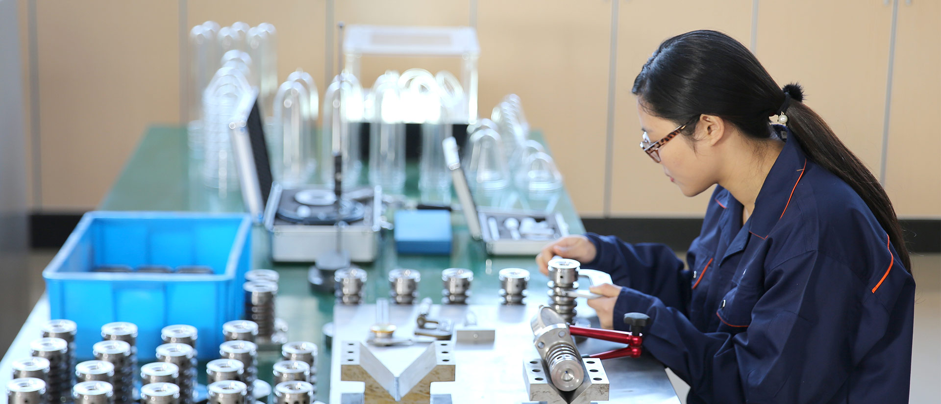 Parlando del processo di stampaggio a iniezione di preforme in PET